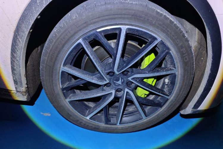 Used ARCFOX Alpha S5 2025 560MAX 185kW Right Front Wheel Hub