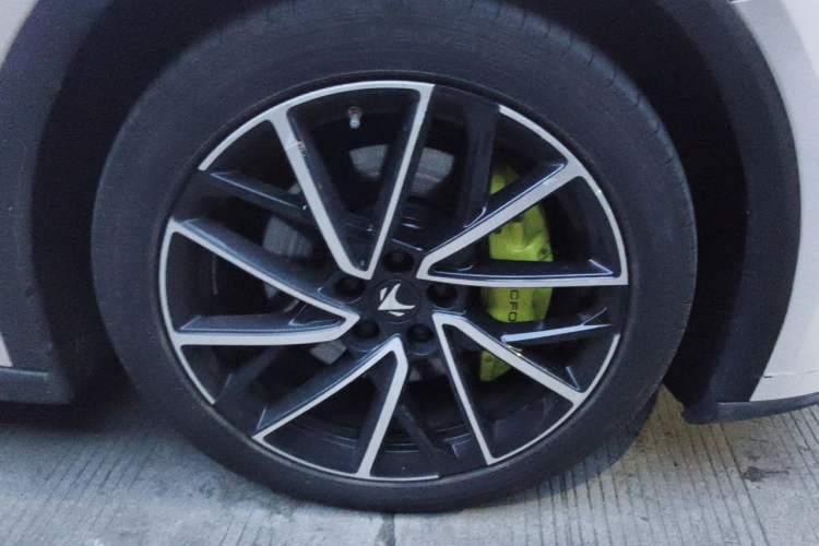 Used ARCFOX Alpha S5 2025 560MAX 185kW Right Front Wheel Hub