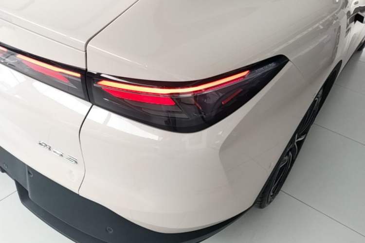 Used ARCFOX Alpha S5 2025 560MAX 185kW Right Rear Taillight