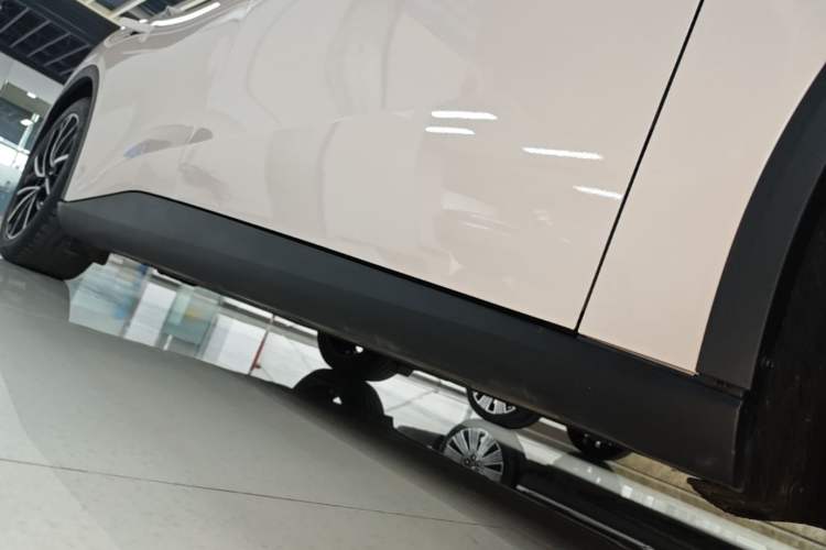 Used ARCFOX Alpha S5 2025 560MAX 185kW Right Side Sill