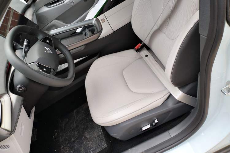 Used ARCFOX Alpha S5 2025 560MAX 185kW Left Front Seat