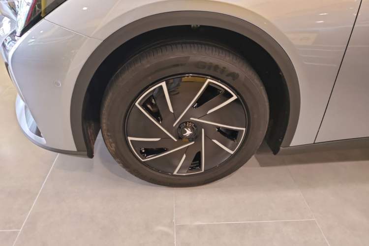 Used ARCFOX Alpha S5 2025 Facelifted 560PRO 185kW Left Front Wheel Hub