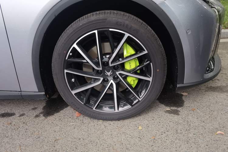 Used ARCFOX Alpha S5 2025 Facelifted 560MAX 185kW Right Front Wheel Hub