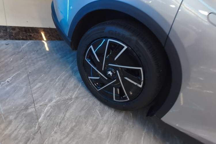 Used ARCFOX Alpha S5 2025 Facelifted 560PRO 185kW Right Rear Wheel Hub