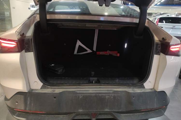 Used ARCFOX Alpha S5 2025 560MAX 185kW Trunk