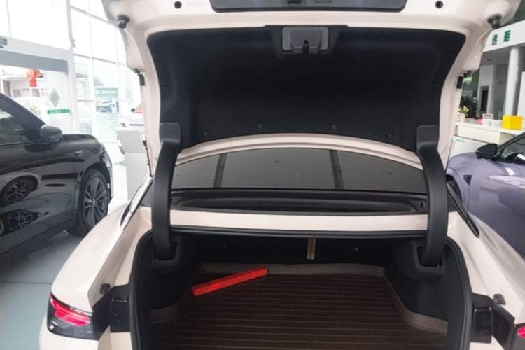 Used ARCFOX Alpha S5 2025 560MAX 185kW Trunk