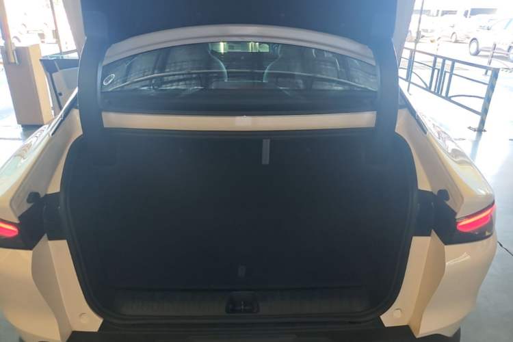 Used ARCFOX Alpha S5 2025 560MAX 185kW Trunk