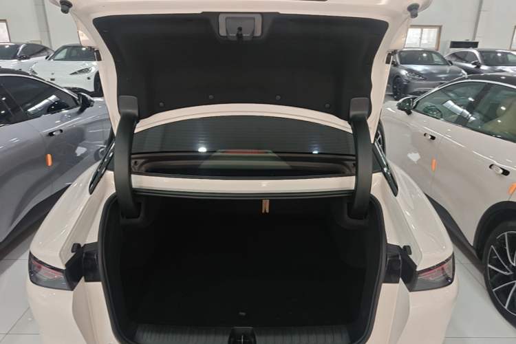 Used ARCFOX Alpha S5 2025 560MAX 185kW Trunk