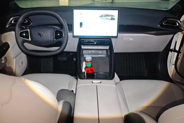 Used ARCFOX Alpha S5 2025 560PRO 185kW Center Console