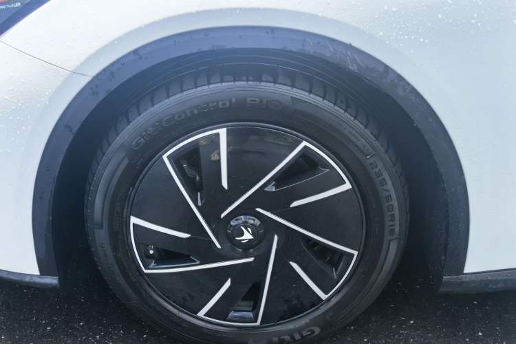 Used ARCFOX Alpha S5 2025 560PRO 185kW Exterior 5