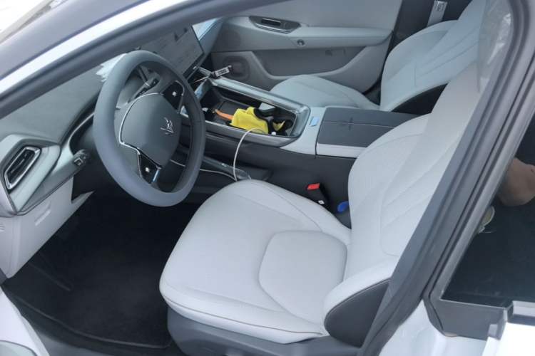 Used ARCFOX Alpha S5 2025 560MAX 185kW Left Front Seat