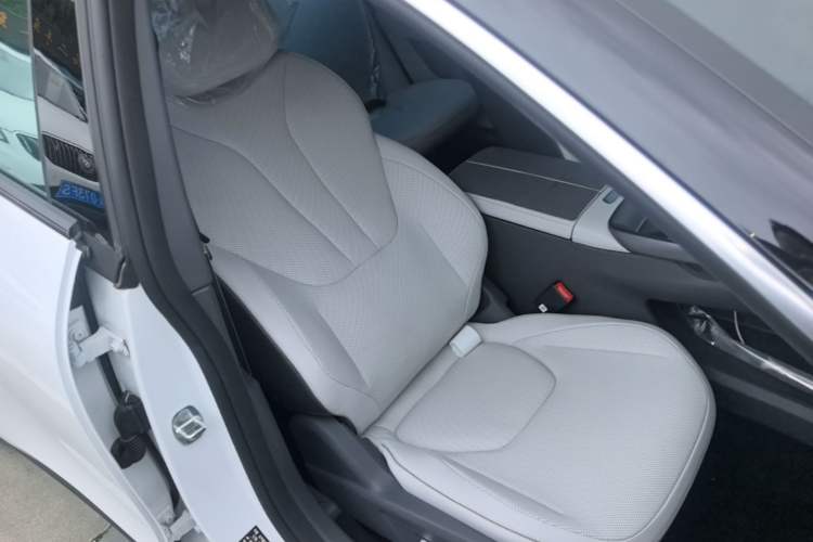 Used ARCFOX Alpha S5 2025 560MAX 185kW Right Front Seat