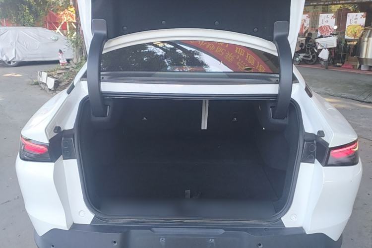 Used ARCFOX Alpha S5 2025 560PRO 185kW Trunk