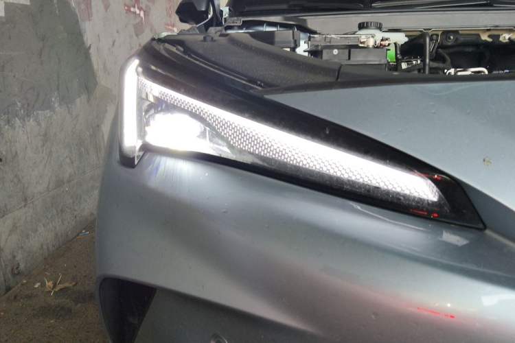 Used ARCFOX Alpha S5 2026 Model 630 Yuanjing Intelligent Drive 185kW Right Front Headlight