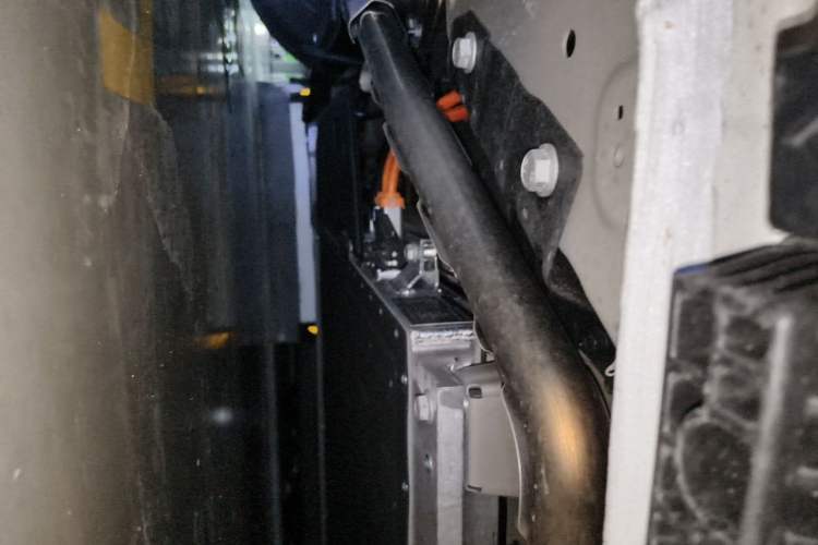 Used ARCFOX Alpha S5 2026 Model 1450 Yuanjing Smart Drive 200kW Chassis Front Left