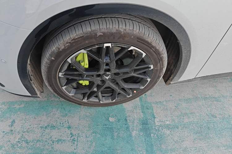 Used ARCFOX Alpha S5 2026 Model 630 Yuanjing Smart Drive 185kW Left Front Wheel Hub
