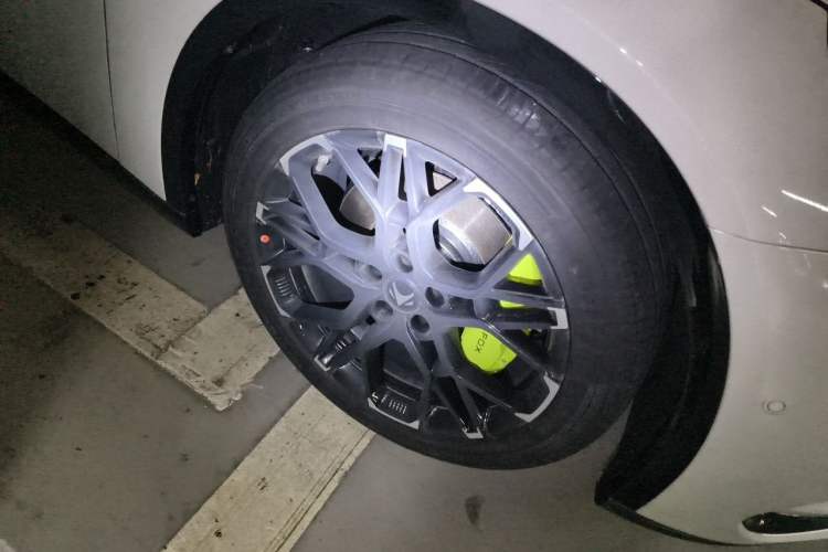Used ARCFOX Alpha S5 2026 Model 1450 Yuanjing Smart Drive 200kW Right Front Wheel Hub