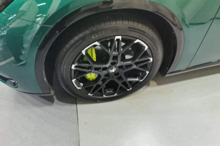 Used ARCFOX Alpha S5 2026 Model, 720 Yuan, Jing Shen Xing Version, 200kW Left Front Wheel Hub