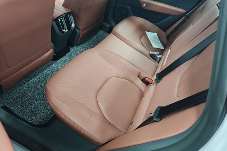 Used ARCFOX Alpha S5 2026 Model 650 Yuanjing All-Wheel-Drive 390kW Left Rear Seat