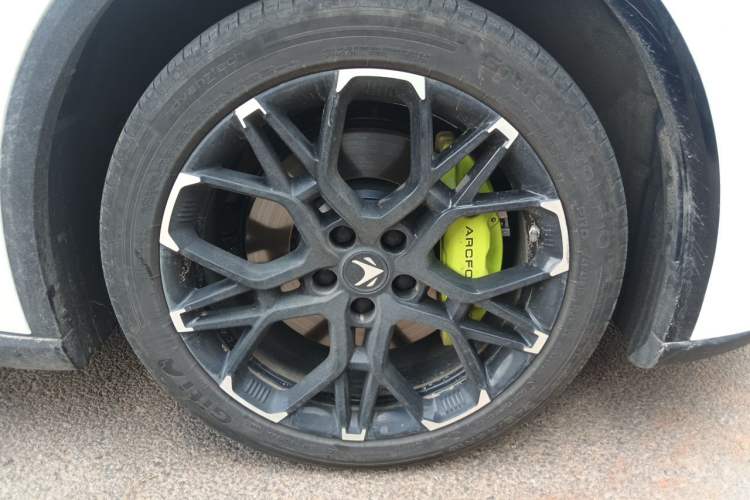 Used ARCFOX Alpha S5 2026 Model 630 Yuanjing Smart Drive 185kW Right Front Wheel Hub