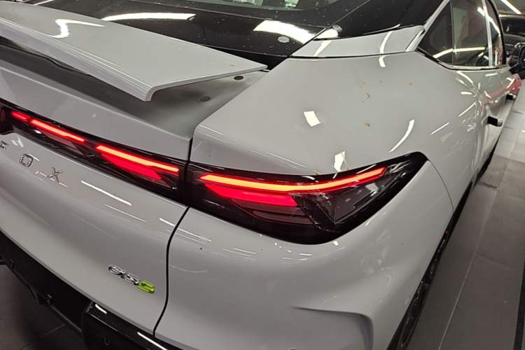Used ARCFOX Alpha S5 2026 Model 650 Yuanjing All-Wheel-Drive 390kW Right Rear Taillight