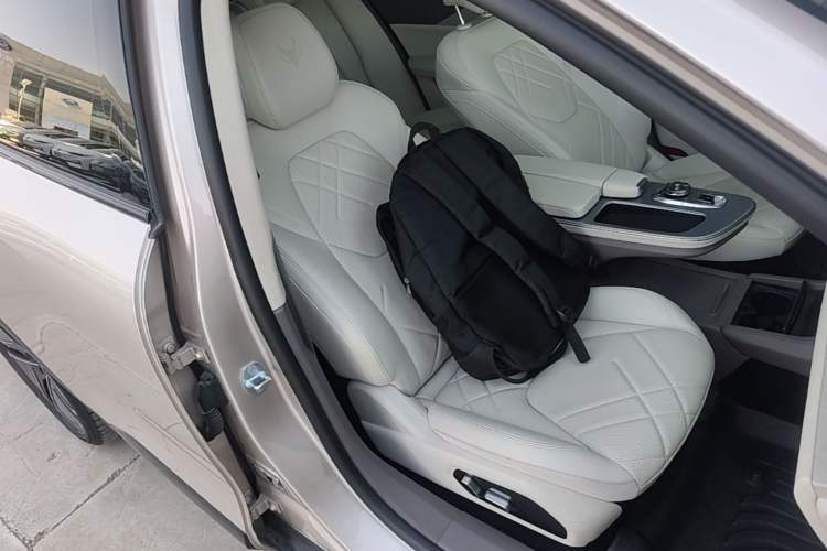 Used ARCFOX Alpha S6 2025 735MAX 175kW Right Front Seat