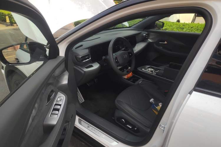 Used ARCFOX Alpha S6 2025 602 with Three LiDAR Sensors Driver Seat