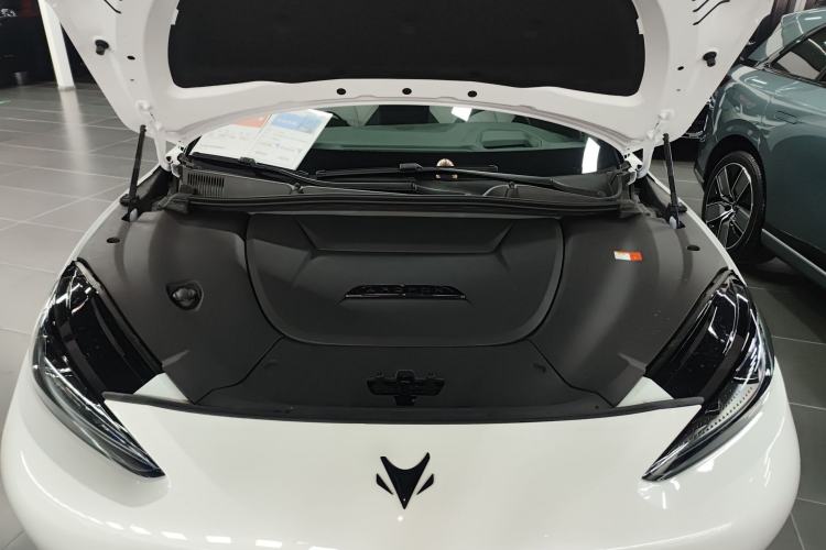 Used ARCFOX Alpha S6 2025 602 with Three LiDAR Sensors Engine Bay