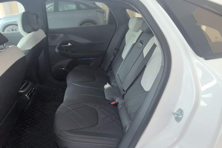 Used ARCFOX Alpha S6 2025 735MAX 175kW Left Rear Seat