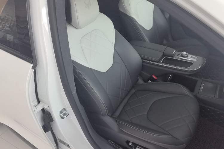 Used ARCFOX Alpha S6 2025 735MAX 175kW Right Front Seat