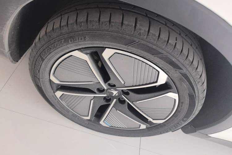Used ARCFOX Alpha S6 2025 735MAX 175kW Right Rear Wheel Hub