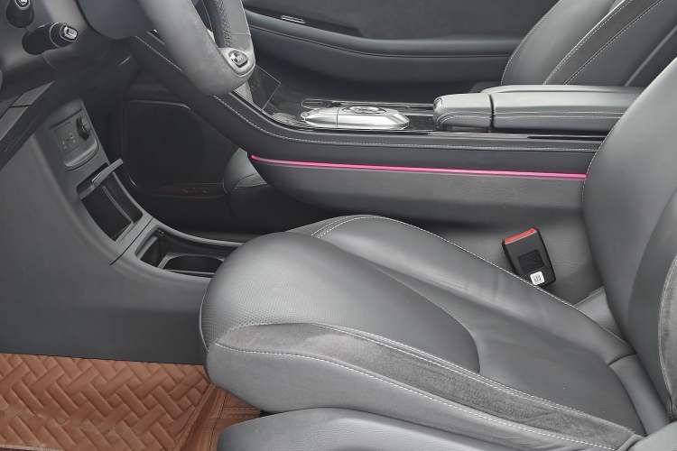 Used ARCFOX Alpha T 2021 653S 160kW Interior 2