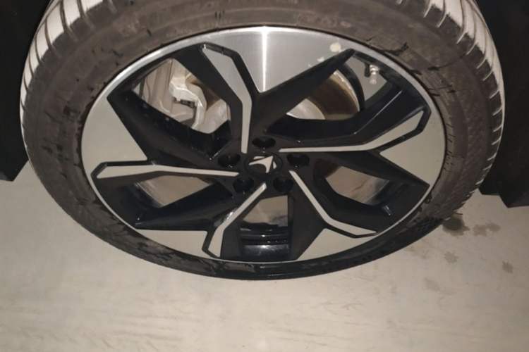 Used ARCFOX Alpha T 2021 653S 160kW Left Front Wheel Hub