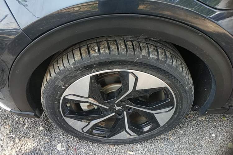 Used ARCFOX Alpha T 2021 653S+ 160kW Left Front Wheel Hub