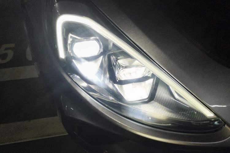 Used ARCFOX Alpha T 2021 653S+ 160kW Right Front Headlight