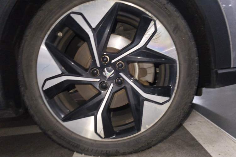 Used ARCFOX Alpha T 2021 653S+ 160kW Right Front Wheel Hub