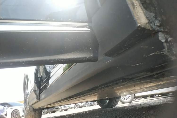 Used ARCFOX Alpha T 2021 653S+ 160kW Right Side Sill