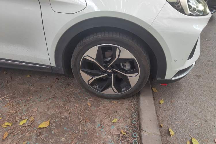 Used ARCFOX Alpha T 2021 653S+ 160kW Right Front Wheel Hub