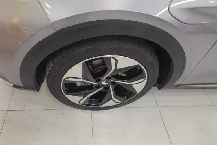 Used ARCFOX Alpha T 2021 653S+ 160kW Left Front Wheel Hub