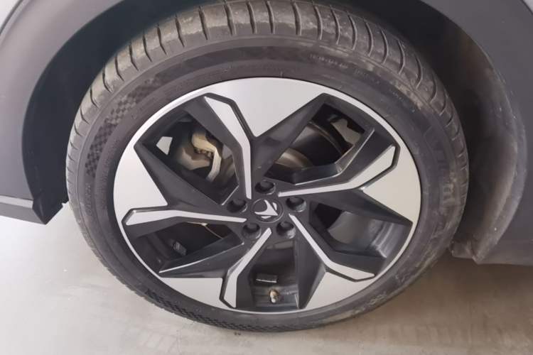 Used ARCFOX Alpha T 2021 653S+ 160kW Left Front Wheel Hub
