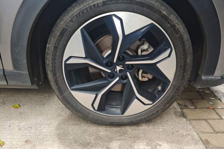 Used ARCFOX Alpha T 2021 653S 160kW Right Front Wheel Hub