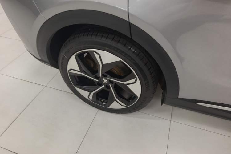 Used ARCFOX Alpha T 2021 653S+ 160kW Right Rear Wheel Hub