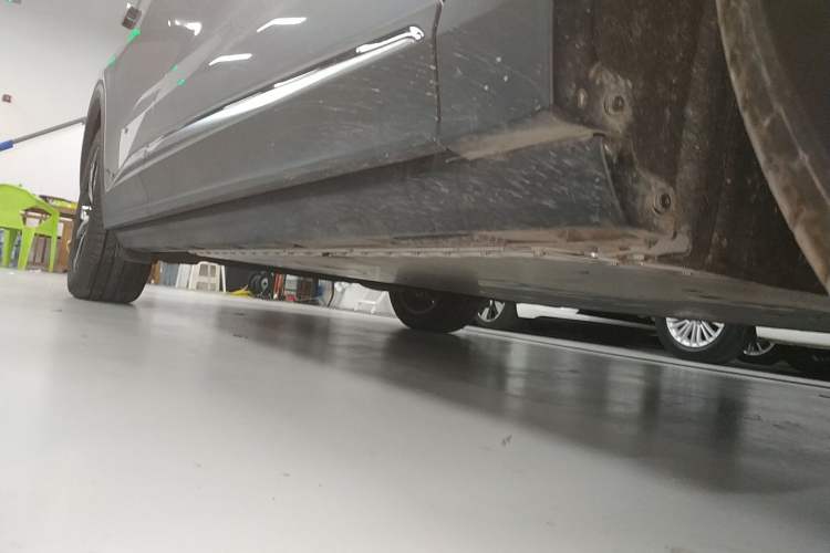 Used ARCFOX Alpha T 2021 480S 160kW Right Side Sill