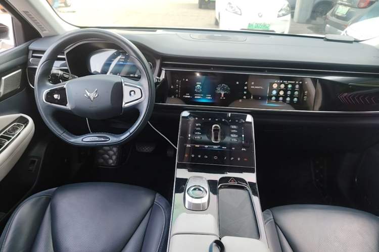 Used ARCFOX Alpha T 2021 653S+ 175kW Center Console