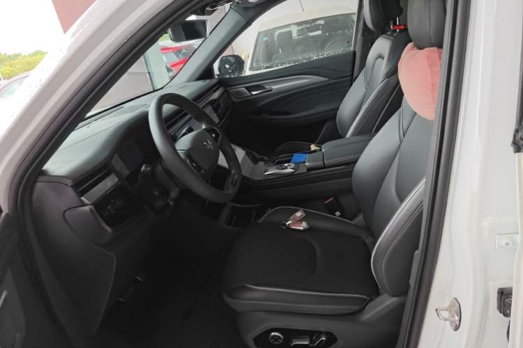 Used ARCFOX Alpha T 2021 480S 175kW Left Front Seat