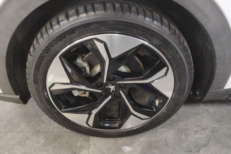 Used ARCFOX Alpha T 2021 653S+ 160kW Left Front Wheel Hub