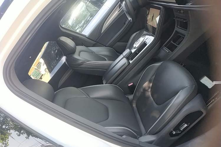 Used ARCFOX Alpha T 2021 653S 160kW Right Front Seat