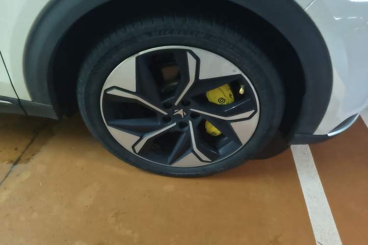 Used ARCFOX Alpha T 2021 653S 160kW Right Front Wheel Hub