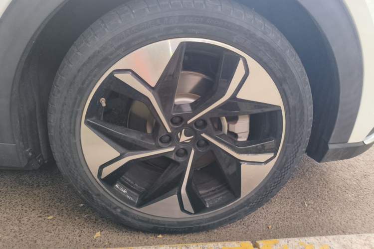 Used ARCFOX Alpha T 2021 653S+ 160kW Right Front Wheel Hub