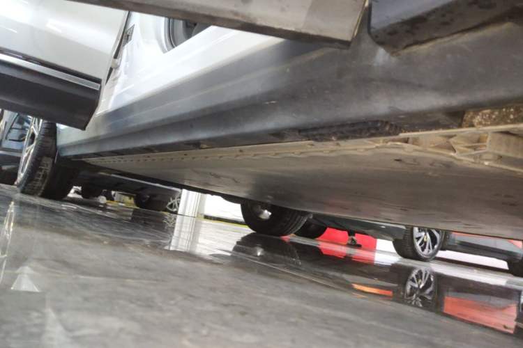 Used ARCFOX Alpha T 2021 653S+ 160kW Right Side Sill